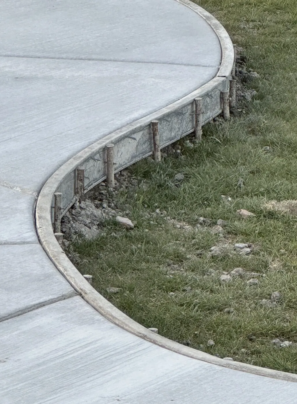 Close-up of a curved concrete slab edge with the forms just stripped